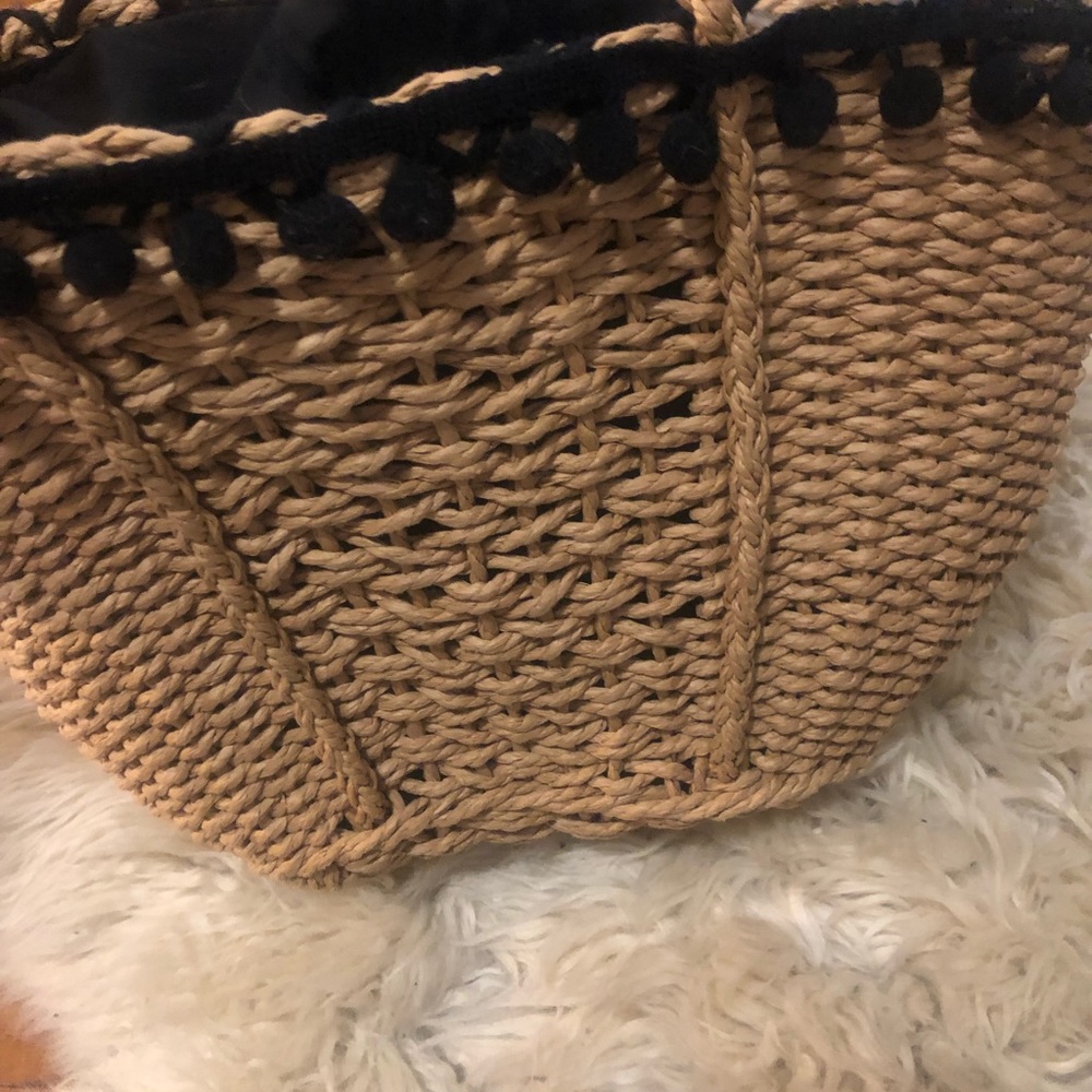 Straw woven straw bucket drawstring Pom bag purse - Picture 5 of 7